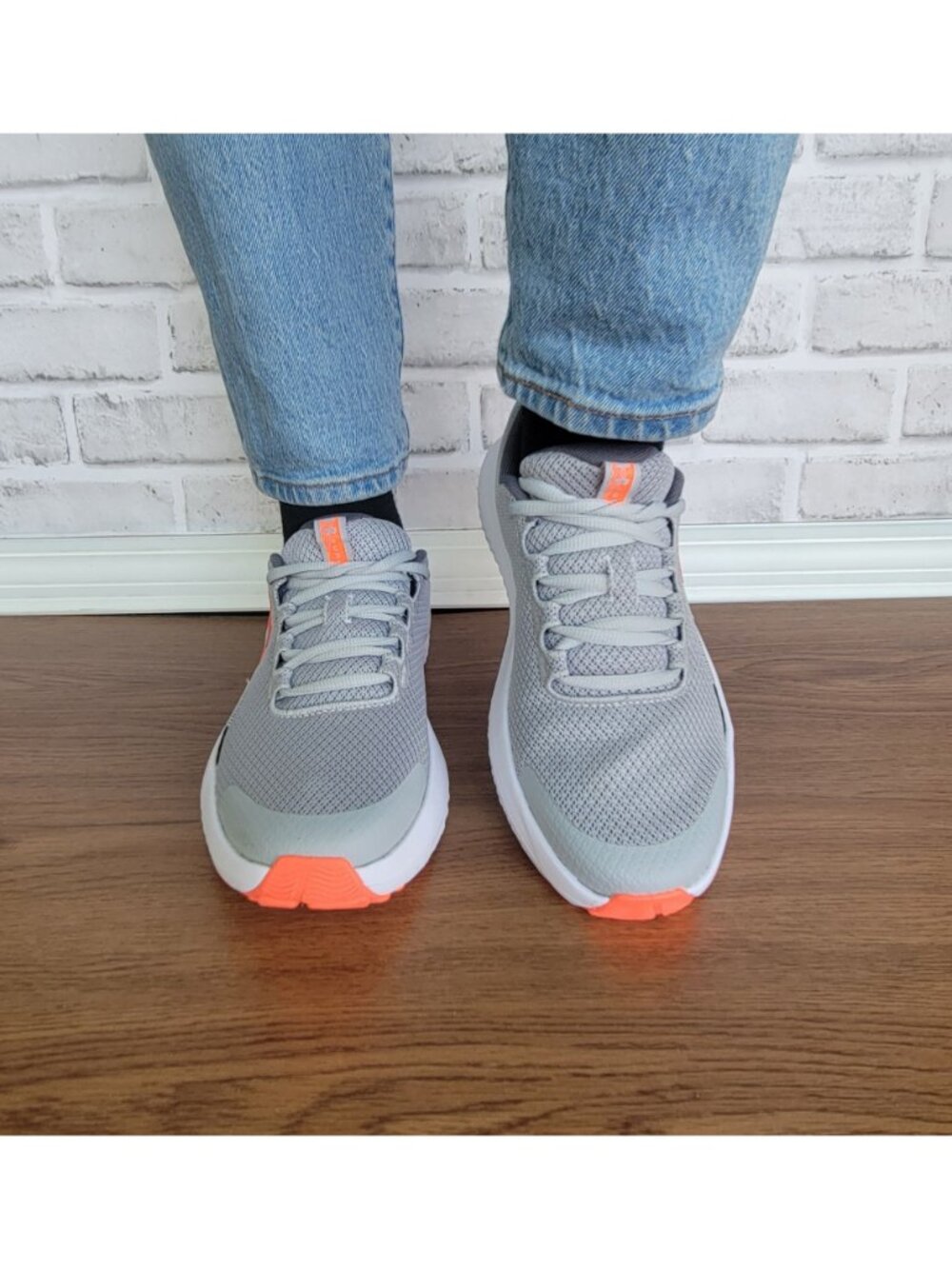 ✨Under Armour Surge 4 Sz 5.5Y Big Kids Shoes Sneakers Grey/White 3027103-100 - Picture 5 of 10